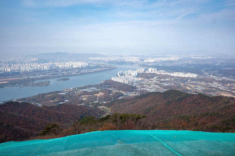 Korea-Seoul-Hiking-Yebongsan - This unmarked peak is a hang glider departure point. But wait, I am 2 hours into this hike, how do they carry their canvas covered bamboo poles held t