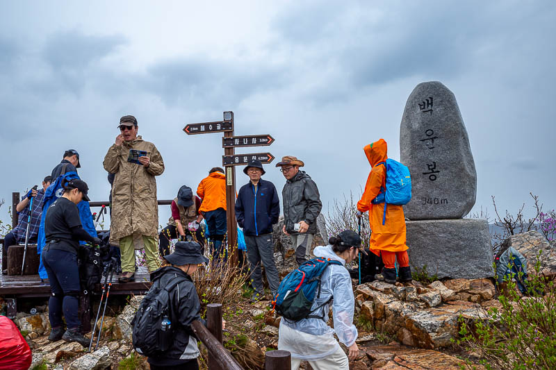 Korea-Seoul-Hiking-Yongmunsan - Here is summit #1. And this is the point where the developed trail ends, and where people turn around and go back. I will continue on to another peak 
