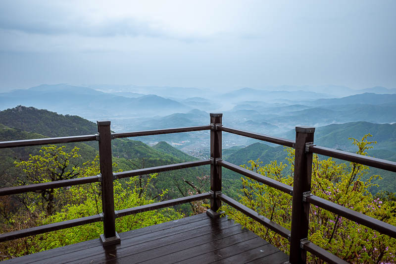 Korea-Seoul-Hiking-Yongmunsan - A rare wooden viewing deck.