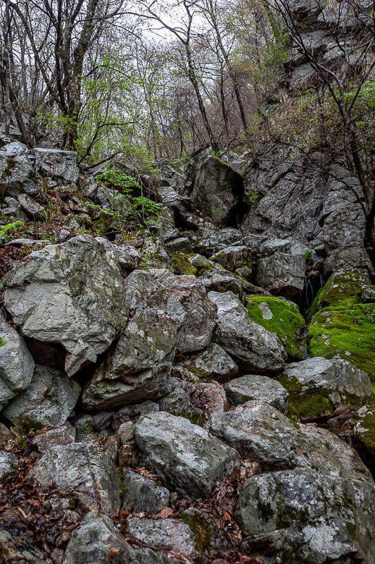 Korea-Seoul-Hiking-Yongmunsan - So many rocks.