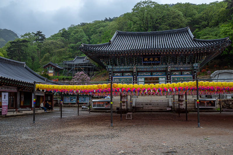 Korea-Seoul-Hiking-Yongmunsan - Here is the temple. There were a couple of people around.