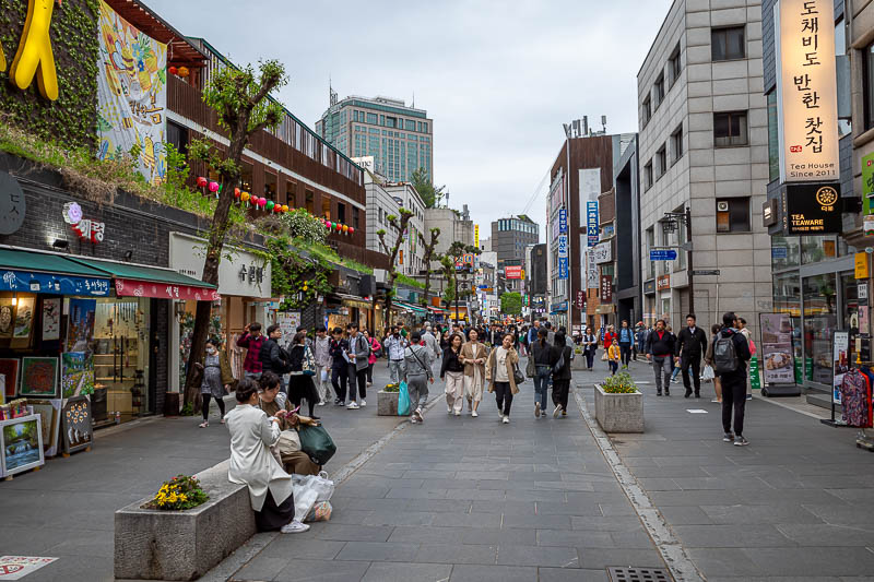 Korea-Seoul-Insadong - Some more of the main street.
