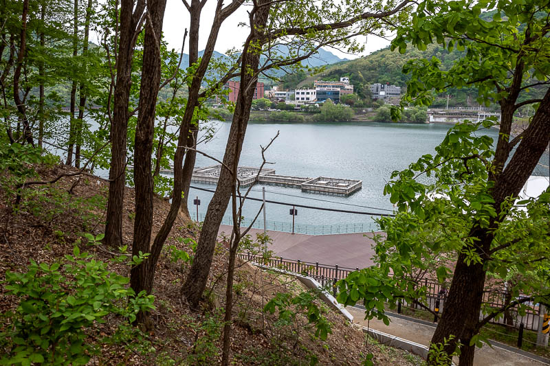 Korea-Seoul-Hiking-Cheolmasan - And after not very long at all, especially compared to the previous hike, I was down at the reservoir.