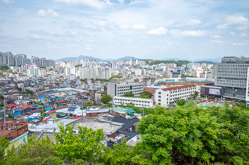 Korea-Seoul-Hyehwa-Naksan - A view, without wall.