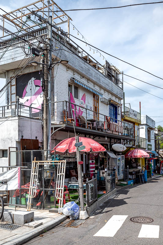 Korea-Seoul-Hyehwa-Naksan - Alongside the wall are a lot of retro style hipster cafes.
