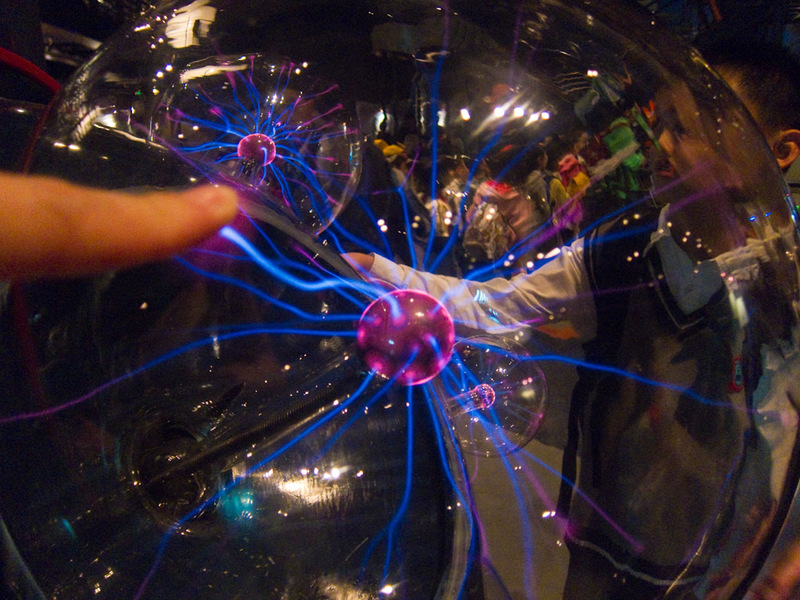China-Shanghai-Science-Museum - Me being electrocuted.