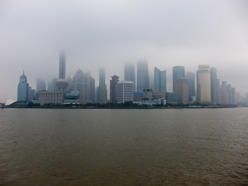 China-Shanghai-Pudong-Bund-Fog - Pudong dissapearing into asbestos laced mercury fog.