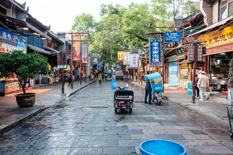 The great loop of China - April 2018 - The main muslim food street, surprisingly many things were open quite early. You have to get up pretty early in Xian to not be able to buy parts of a 