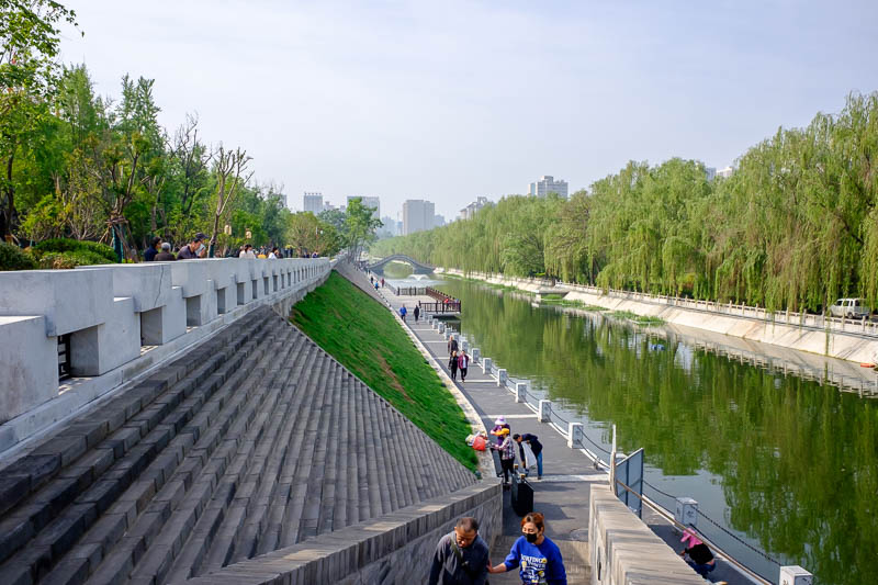The great loop of China - April 2018 - Now I start my amble around a quarter of the wall, here is the moat. The moat was nice and did not smell at all. Many people were enjoying the moat.