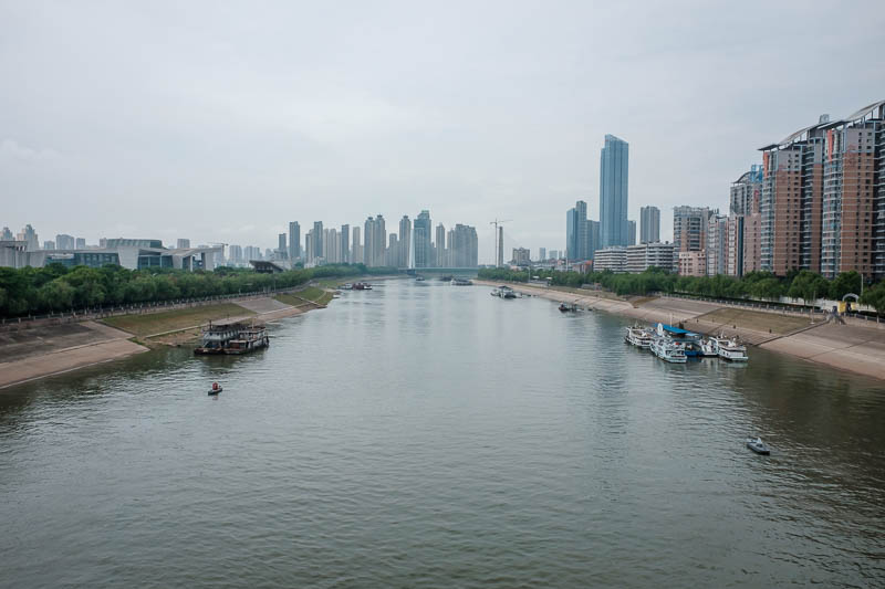 The great loop of China - April 2018 - To start the day I crossed a river looking for a subway station, I found one, it was the wrong one, another line not yet shown on the map. Wuhan's sub