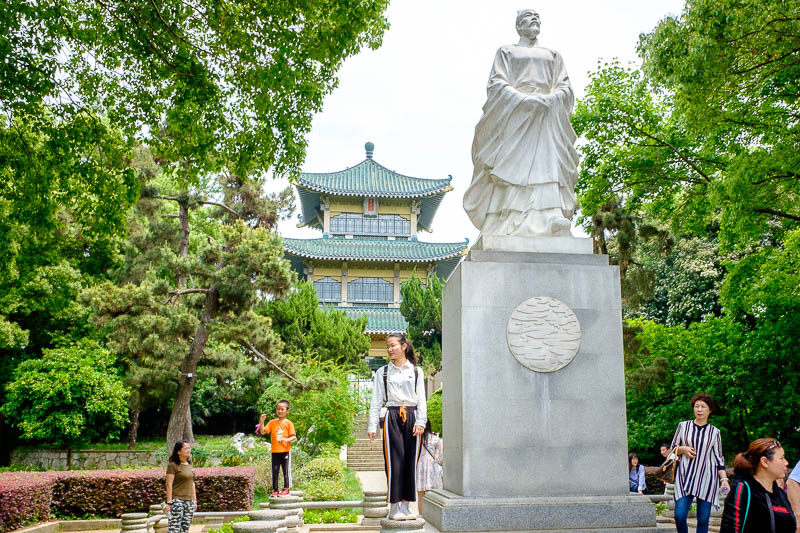 The great loop of China - April 2018 - There are numerous temples around the place, Wuhan is where Sun Yat-Sen started the uprising against the Qing dynasty - Chinas last dynasty. Many thin