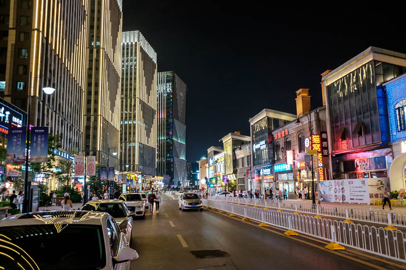 The great loop of China - April 2018 - Not just the pedestrian street is nice, not just the Wanda mall is nice, all the surrounding area is nice as well. Its nice to see somewhere so nice. 