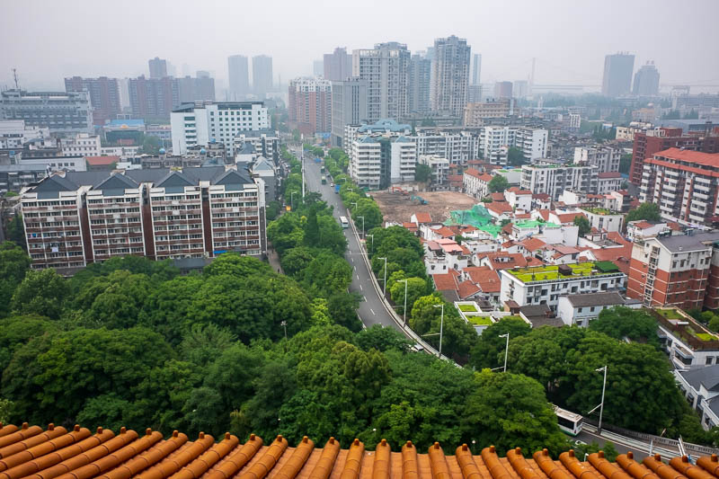 The great loop of China - April 2018 - Now for some view, many of the buildings have elaborate roof gardens. They look very nice, even on some buildings that otherwise look horrible.