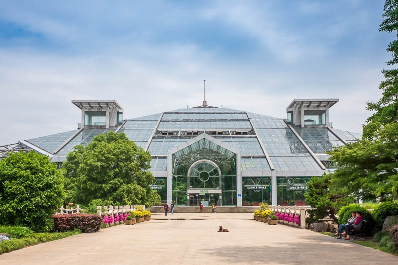 The great loop of China - April 2018 - Here is the tropical conservatory, Adelaide (my old home town) has one of these, it was built to celebrate the 150th birthday of Adelaide. It is highl