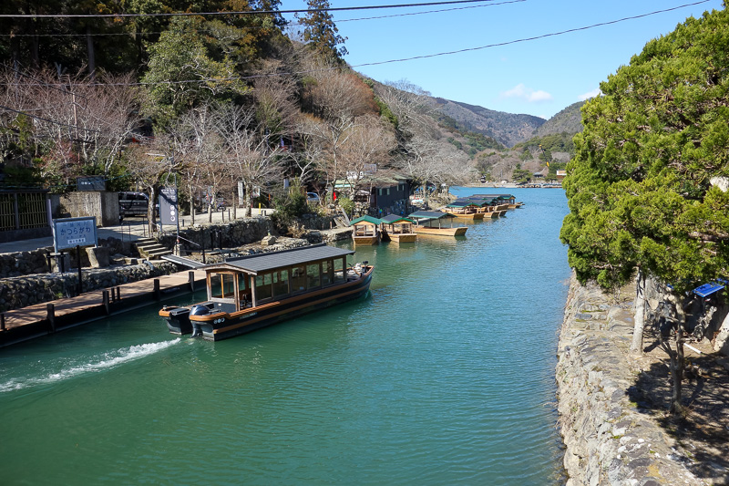Japan-Kyoto-Arashiyama-Hiking-Bamboo-Monkeys - The view up stream is good, you can rent boats. Not one boat was rented.