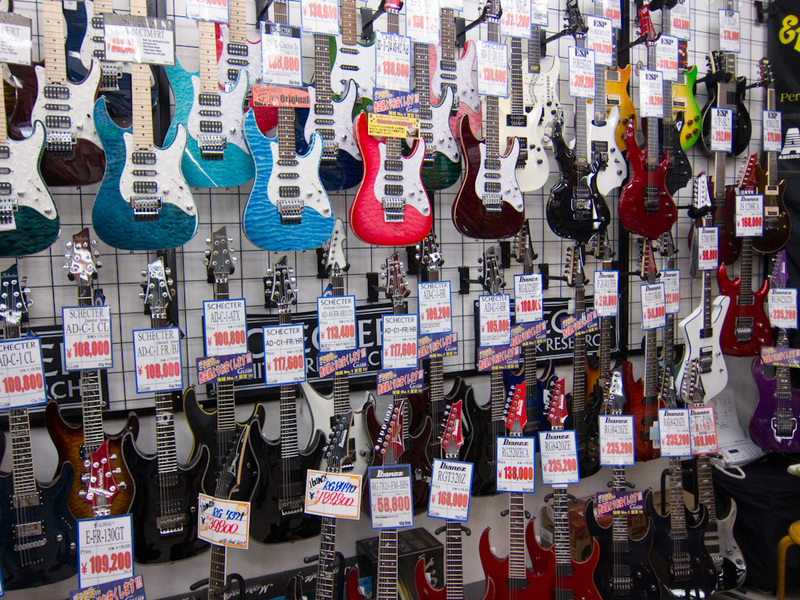 Japan-Tokyo-Shibuya-Guitar - ....but inside its all awesome guitars, caparison, fernandes, music man, bc rich (including american custom neck thru ones I have only ever seen in pi