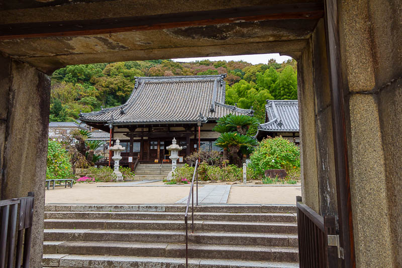 Japan-Castle-Shrine-Onomichi-Fukuyama - It was time to start the route for old temples. Here is a temple.