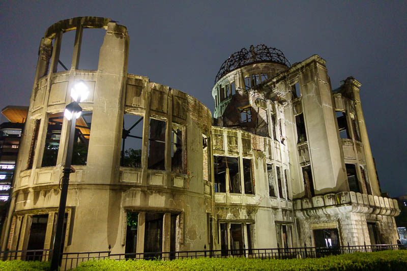 Japan-Hiroshima-Museum - The outer loop
