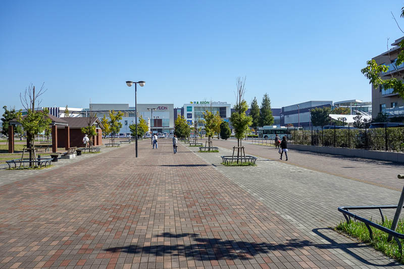 Japan-Tokyo-Mall-Koshigaya-Aeon Lake - Eventually I made it out of the industrial zone and into a new housing development, complete with 'lake' and giant shopping centre. There is a huge am