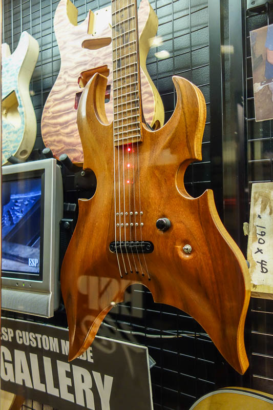 Japan-Tokyo-Bibimbap-Guitar - Now I am inside the ESP custom shop. This particular guitar has the pickup inside the wood. I am surprised I have never seen that before. The magnetic