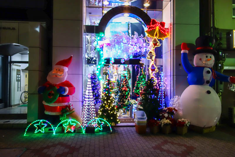 Japan 2015 - Tokyo - Nagoya - Hiroshima - Shimonoseki - Fukuoka - On my way to Oso I went past an entire street of xmas decoration shops. Litreally 20 stores in a row. What do they do the rest of the year? Perhaps xm
