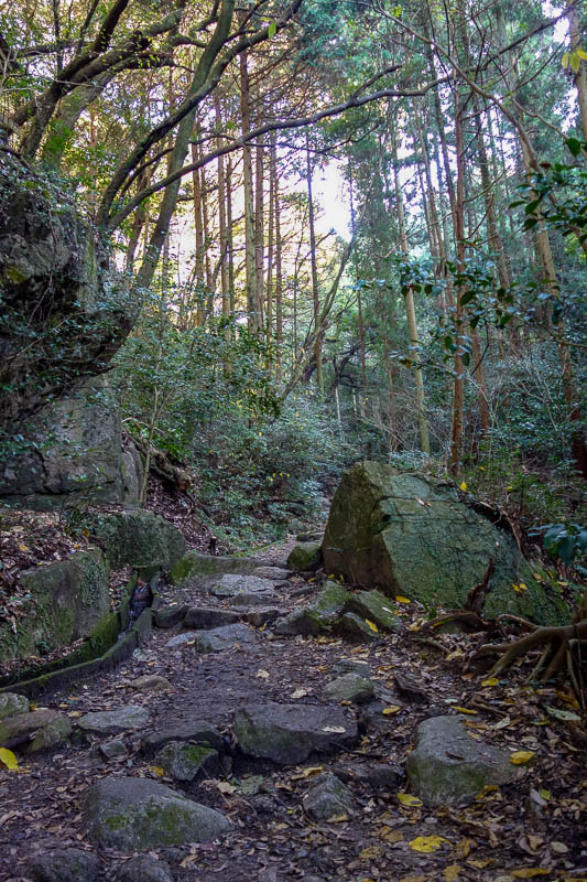 Japan 2015 - Tokyo - Nagoya - Hiroshima - Shimonoseki - Fukuoka - Time to hit the trail, it soon became giant rock steps.
