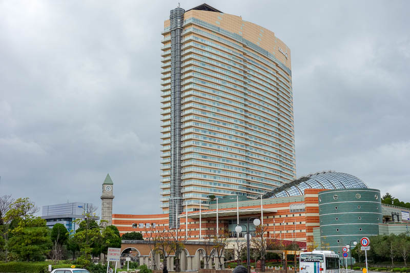 Japan-Fukuoka-Park-Castle-Beach - The nearby Hilton Hotel is the biggest most impressive looking hotel I have seen anywhere in Japan. Not just the tower but the whole base that it sits