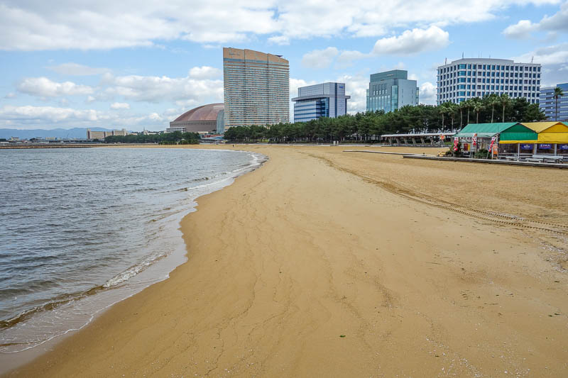 Japan 2015 - Tokyo - Nagoya - Hiroshima - Shimonoseki - Fukuoka - The beach was clean enough, its one of 3 separated by canals along here, completely man made. The sand doesnt really look like regular ocean sand to m