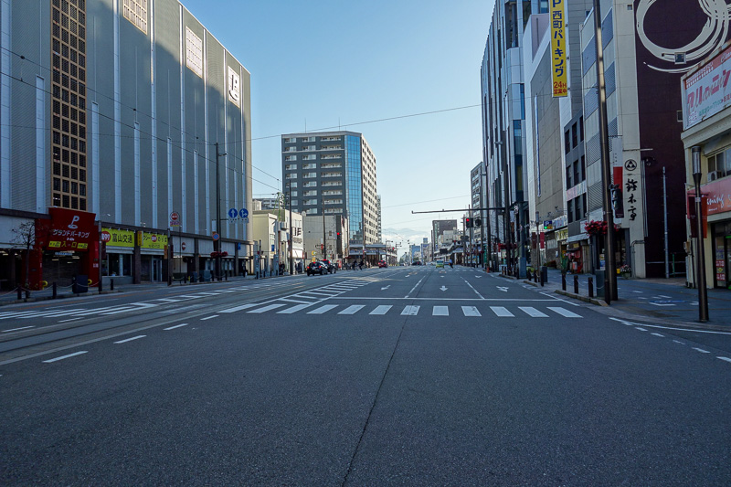 Visiting 9 cities in Japan - Oct and Nov 2016 - As I said, the weather was fantastic. Heres a main street in Toyama whilst I paced about waiting for my washing to catch fire or shrink down to doll s