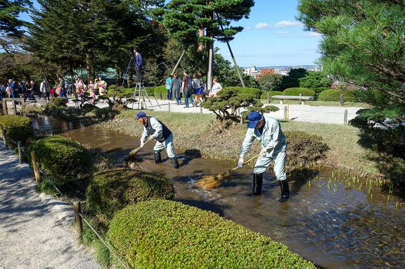 Japan-Toyama-Kanazawa-Kenrokuen-Garden - Where as these old men are sweeping mud for some reason. Its 310 yen to get in to see mud sweepers.