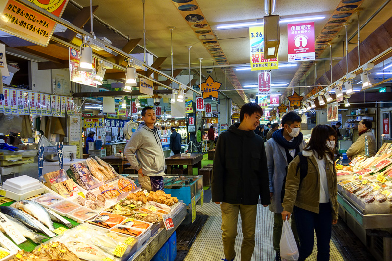 Visiting 9 cities in Japan - Oct and Nov 2016 - I had a bit of time to kill before my train, so I went to the morning wet market. And looked at squid.
