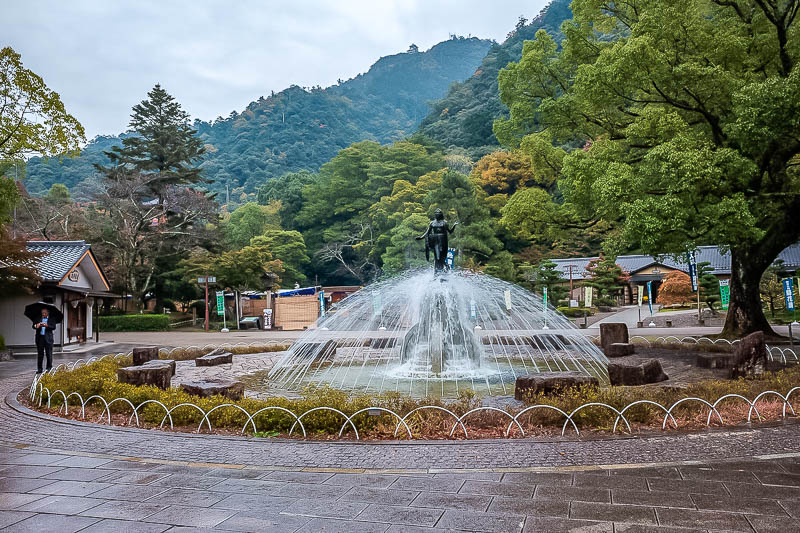 Japan-Gifu-Rain-Fog-Castle-Garden - Now I am at the city park, and if you squint through the fog, you can see the castle on top of the hill. There is an art gallery here with a Michaelan