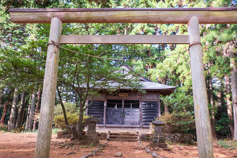 Japan-Hiking-Asoyama-Hinodesan-Mitake - The temple itself was a bit underwhelming for such a path and garden. Although there were strangely no other people. The weather was very good if a li