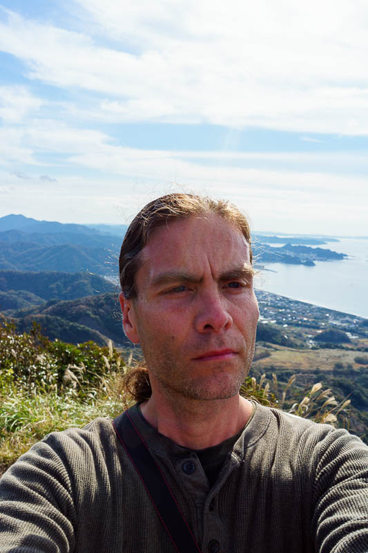 Of course I am back in Japan yet again - Oct and Nov 2018 - HERE IS THE LAST SELFIE OF THIS TRIP. Enjoy it in all its magnificent grandeur. I was still wearing shorts today, but I foolishly put on a long sleeve
