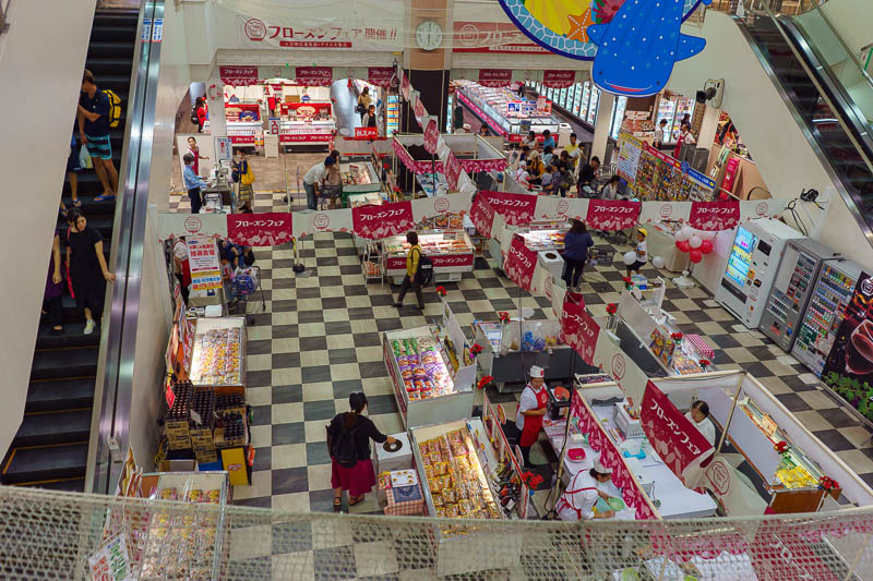 Japan-Okinawa-Naha-Food - Inside the shopping centre the 'Frozen Fair' was on, because everything is better frozen.
