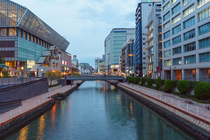Of course I am back in Japan yet again - Oct and Nov 2018 - Fukuoka also has many canals and walkways along them. This is the one near my hotel at dusk. As you can see, still grey, but really warm, I was regret