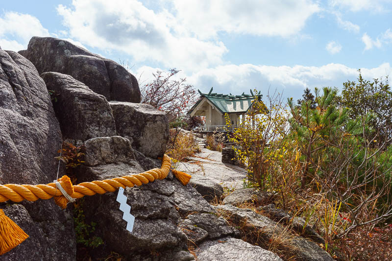 Of course I am back in Japan yet again - Oct and Nov 2018 - Rope / cloud / shrine. In a rare event, this rope is not the black and yellow kind. It is just a much thicker yellow kind. I am an expert on Japanese 