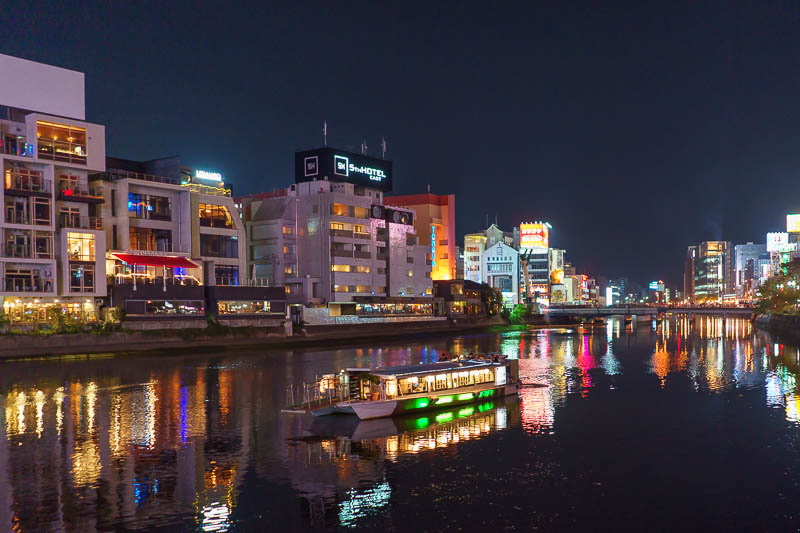 Of course I am back in Japan yet again - Oct and Nov 2018 - A few little boats go along the canal. If this were China you could walk across the canal on the actual boats there would be that many of them.