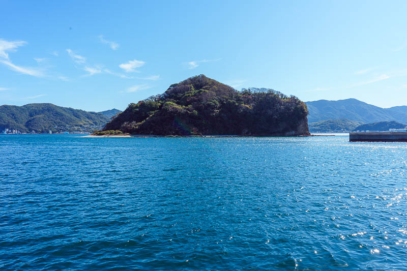 Of course I am back in Japan yet again - Oct and Nov 2018 - I was looking for a tiny island you can walk out to, this was not it.
