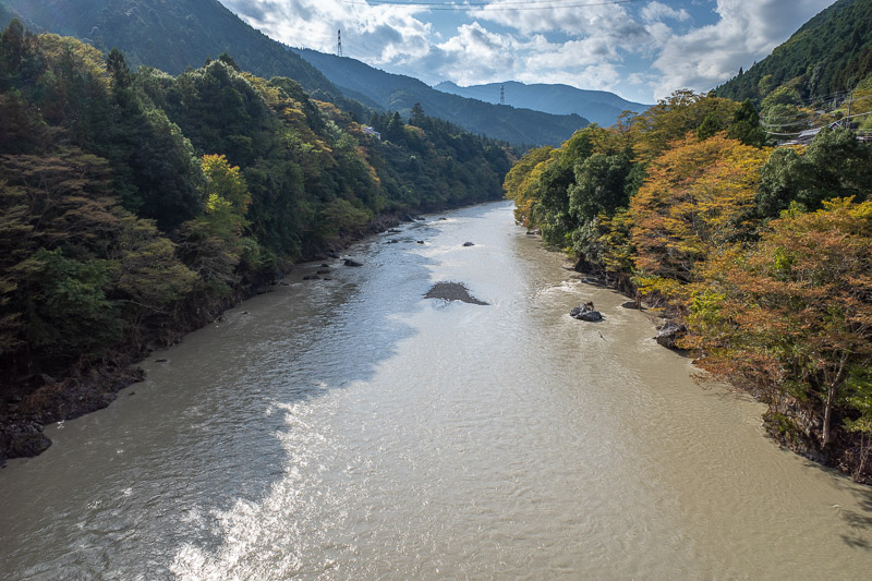Japan for the 9th time - Oct and Nov 2019 - I decided to run back down to the river and take another ravine photo from Ikusabata. Not quite as nice as the view from Mitake, but still, pretty ama