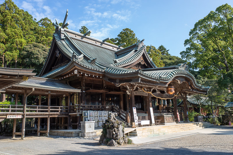 Japan for the 9th time - Oct and Nov 2019 - Obviously there will be a shrine. Both trails up start from here, turn left for one, turn right for the other.