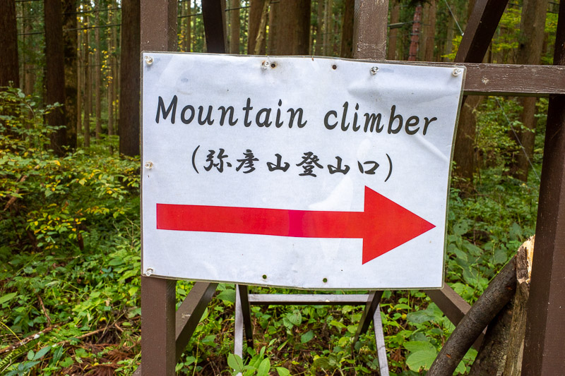 Japan-Niigata-Hiking-Mount Yahiko - MORE SIGNS LIKE THIS PLEASE! Very helpful.