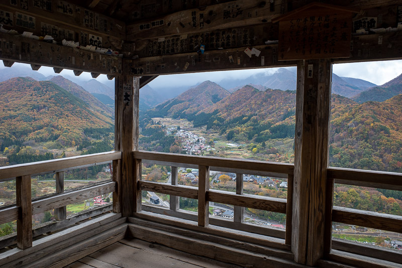 Japan-Hiking-Omoshiroyama-Yamadera - Windowed view.