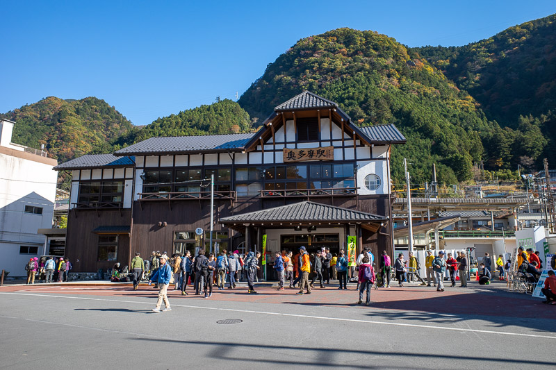 Japan-Hiking-Okutama-Mount Gozenyama - Today I got the holiday special liner, which is a direct train from Shinjuku that splits in half, half goes up the Ome line to Okutama, half goes to M