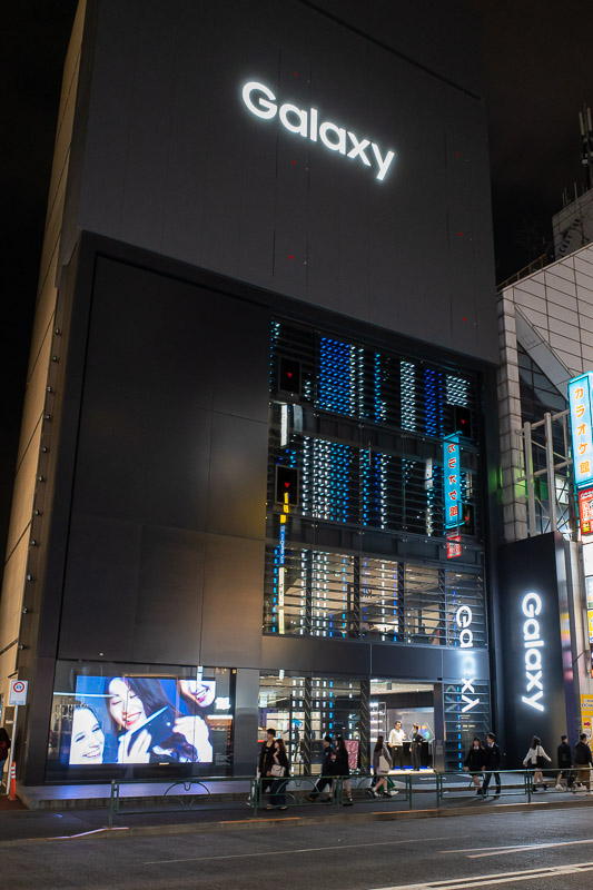 Japan-Tokyo-Harajuku-Shibuya - Some people will already know, but you will never see the name Samsung in Japan. All the phones are only branded Galaxy. Here is the Galaxy shop.