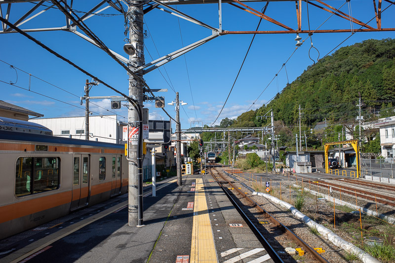 Japan-Tokyo-Hiking-Iwatakeishiyama - Getting to Mitake is quite easy, there are trains from Tokyo that go through Shinjuku that go all the way to Ome. At Ome you run across the platform t
