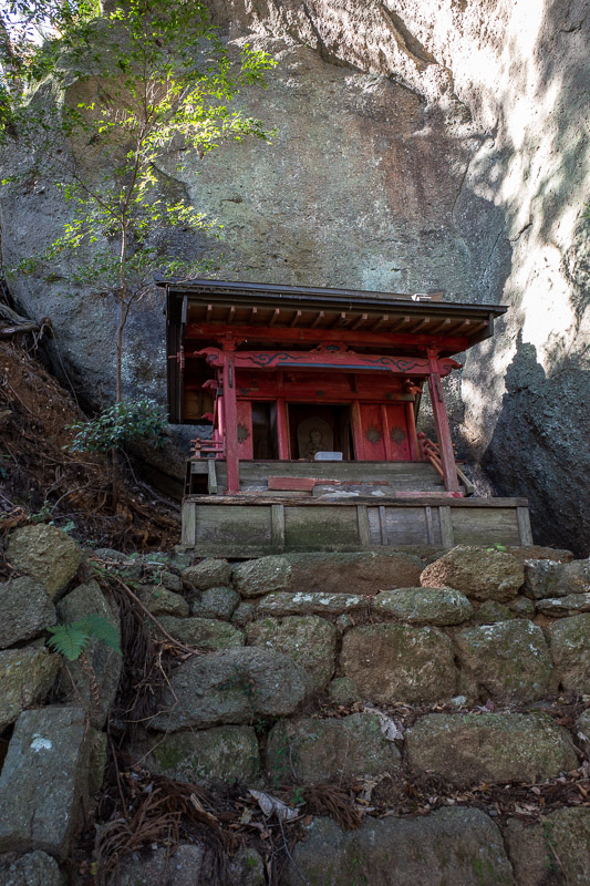 Japan-Hiking-Mount Sekirozan-Lake Sagami - The upper shrine was still in tact.