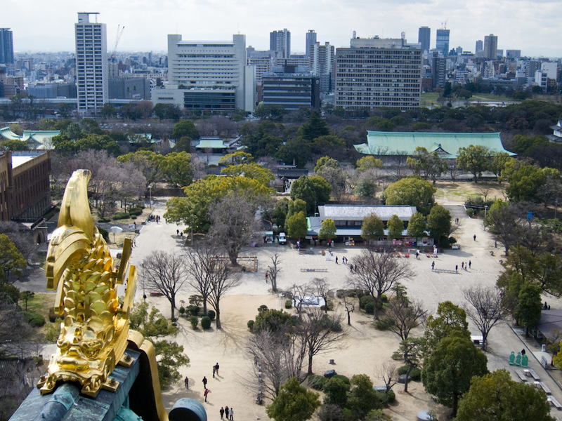 Japan-Osaka-Castle - Golden dragon head.