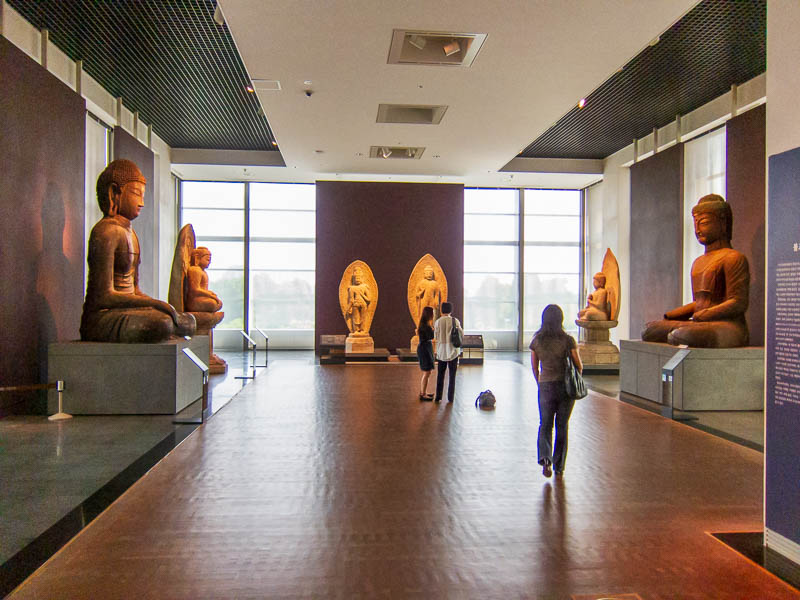 Korea-Seoul-National-Museum - Various Buddhas.