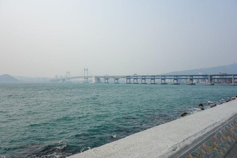 Korea-Busan-Beach-Haeundae - Now a better view of the Gwangan bridge, its 7420 metres long, which is roughly 7x longer than the Sydney harbour bridge. Its only purpose is to bypas